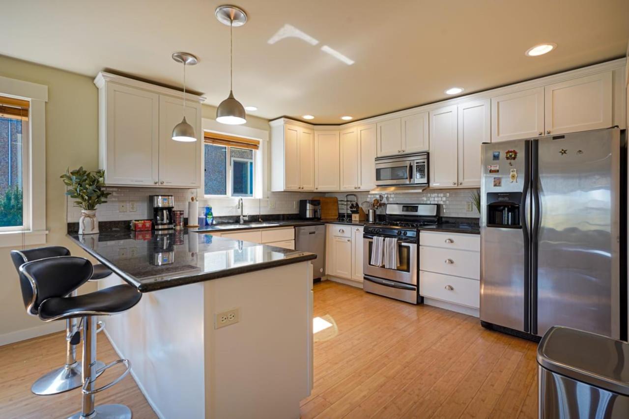 Stylish North Seattle Townhouse- Dual Master Suites Extérieur photo