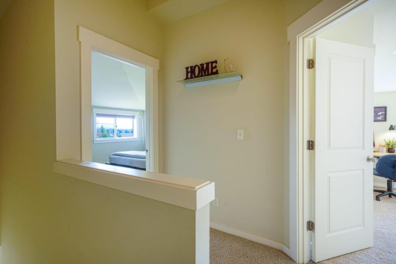 Stylish North Seattle Townhouse- Dual Master Suites Extérieur photo