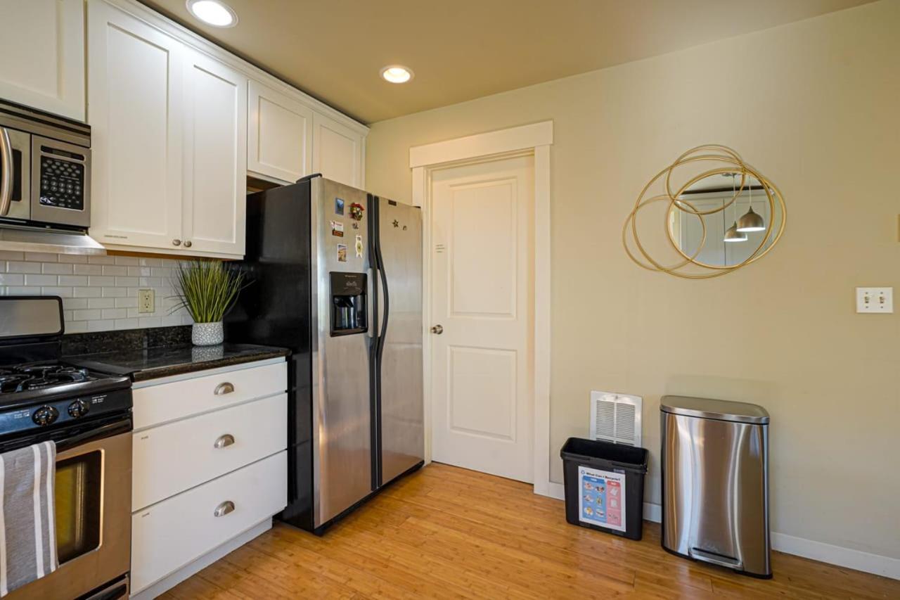 Stylish North Seattle Townhouse- Dual Master Suites Extérieur photo