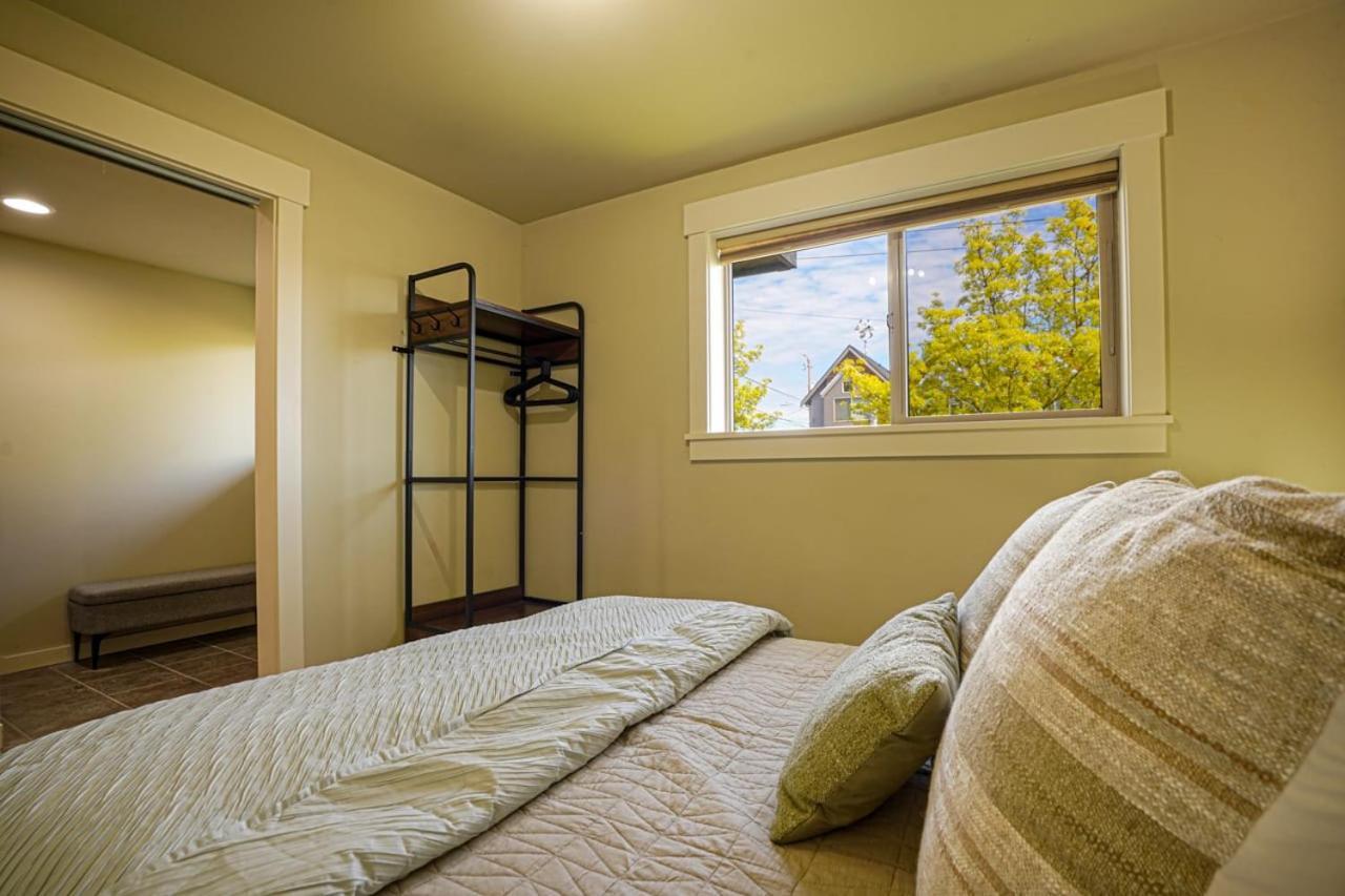 Stylish North Seattle Townhouse- Dual Master Suites Extérieur photo